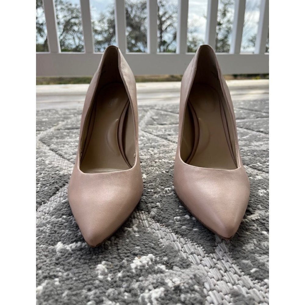 Heels - Picture 2 of 10